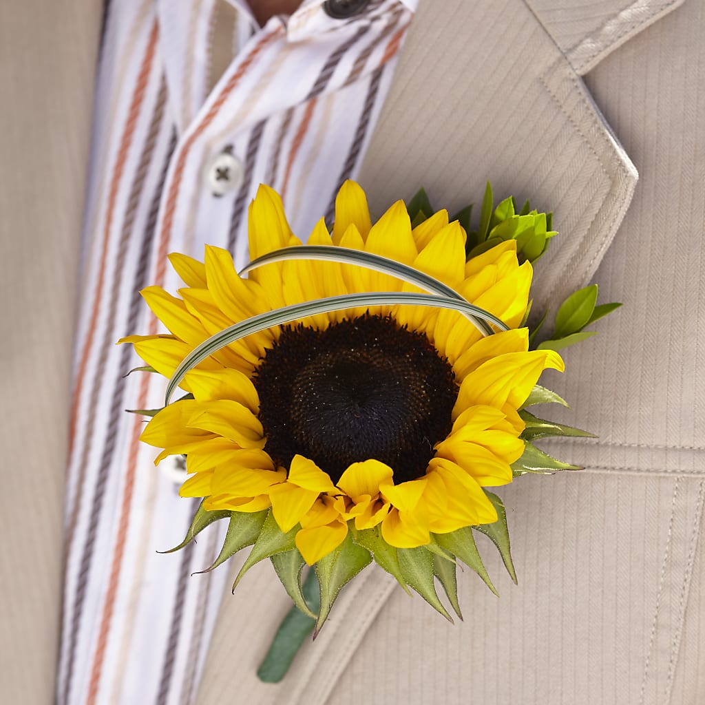 Free Spirit Boutonniere – Poplar Flower Shop, Terre Haute IN